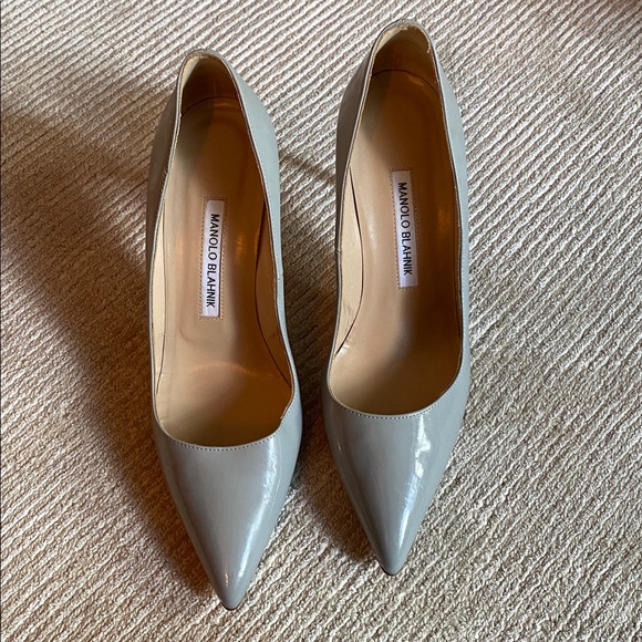 Manolo Blahnik Gray Patent Leather Pointed Pumps Closed Toe Heels Size 7.5 - Picture 2 of 16